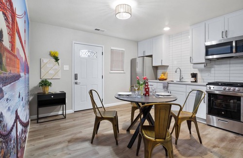 Sacramento Apartment | *New* 1BR Apartment - Walk to Downtown Sac