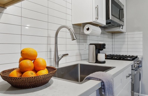 Sacramento Apartment | *New* 1BR Apartment - Walk to Downtown Sac