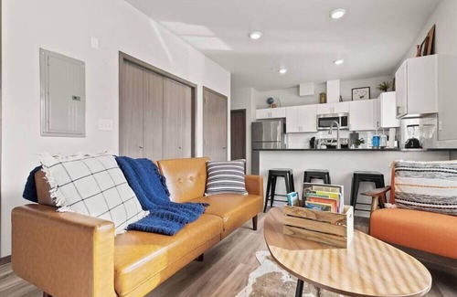 South Perry District Apartment | New 2 Bed 2 Bath Near Perry District and DT!