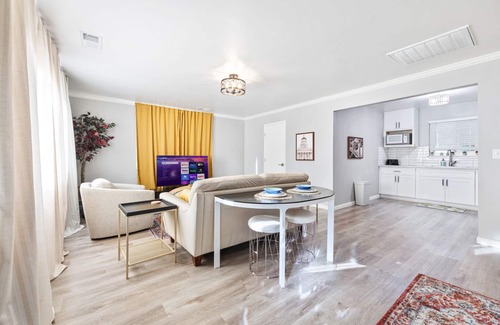 Sacramento Apartment | *New* 2BR/1BA - Walk to Golden 1 Center