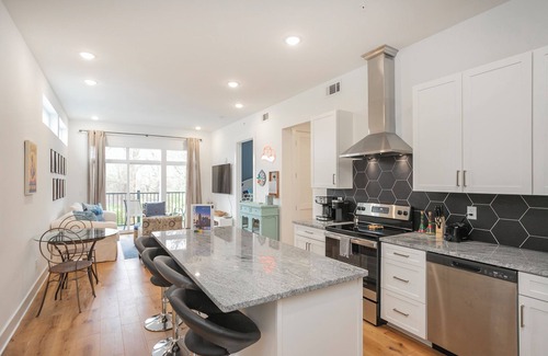 Inglewood Condo | NEW 3/3 LUX Condo - The Nashville Scene Suite - Perfect for FOOTBALL SEASON!