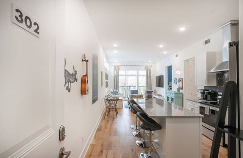 Inglewood Condo | NEW 3/3 LUX Condo - The Nashville Scene Suite - Perfect for FOOTBALL SEASON!