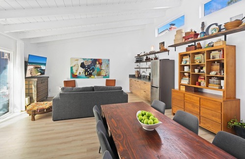Mission Hills House | NEW, 3 Bed, 2 Bath, Mission Hills, Food, Bars, Shops, Fire Pit, BBQ, EV Charger