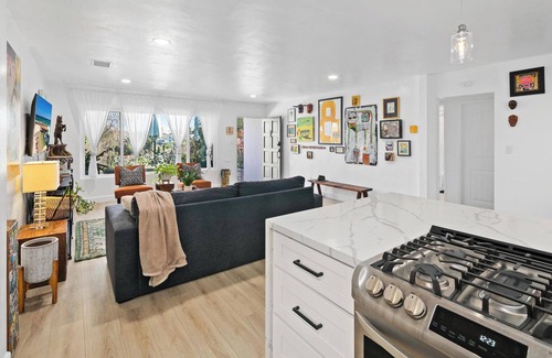 Mission Hills House | NEW, 3 Bed, 2 Bath, Mission Hills, Food, Bars, Shops, Fire Pit, BBQ, EV Charger