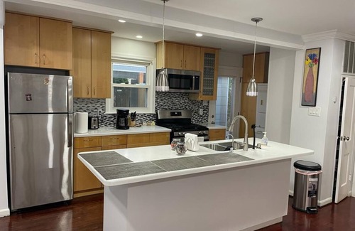 Wheaton-Glenmont House | New/3-bedroom house in welcoming Silver Spring with WiFi, AC, and much more