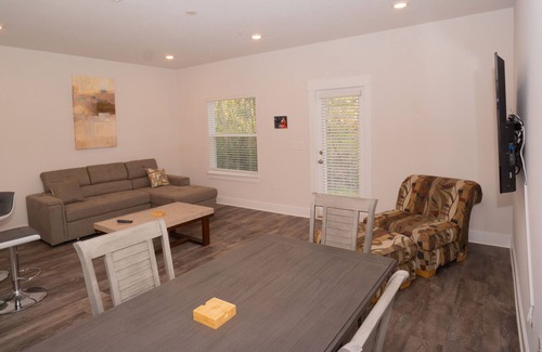 Pine Forest House | New 3-bedroom townhome