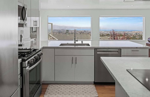 Seaside House | New 3B 3BA Panoramic Ocean Views 30 Night Min