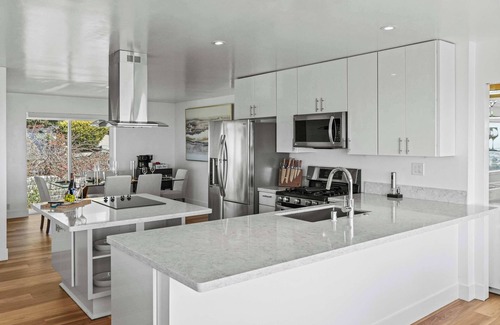 Seaside House | New 3B 3BA Panoramic Ocean Views 30 Night Min