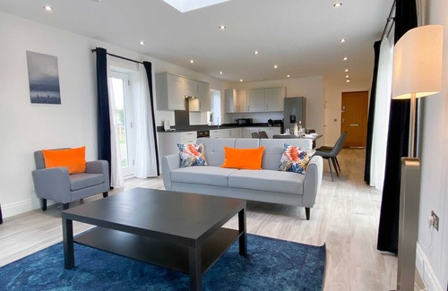 Navestock House | NEW 3BD Home in Historical Crown Farm