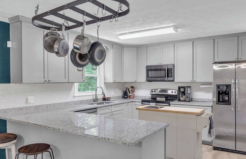 Dunean House | NEW 3BR Retreat Close to Downtown - Quiet Spot