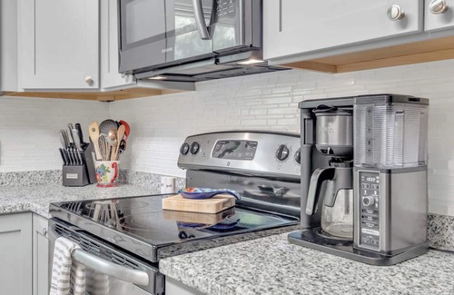 Dunean House | NEW 3BR Retreat Close to Downtown - Quiet Spot