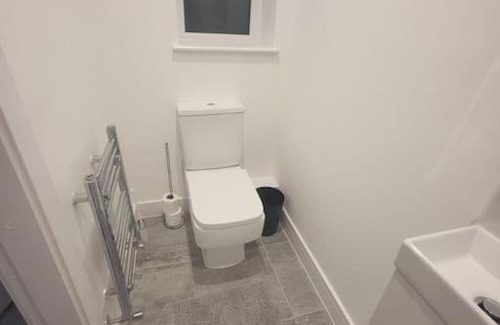 Manchester House | New 4 bedrm house! Parking. 10min to City/Etihad