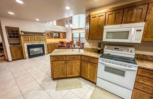 Rapid City House | NEW! 4-Bedroom Executive Estate in the Hart of the Black Hills