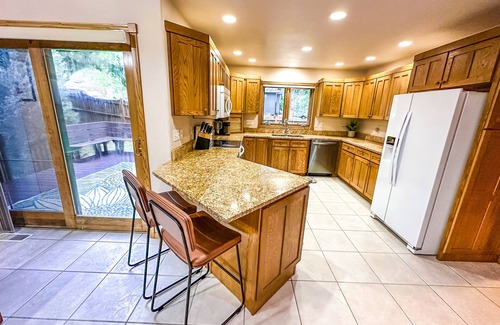 Rapid City House | NEW! 4-Bedroom Executive Estate in the Hart of the Black Hills