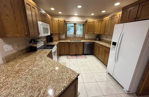 Rapid City House | NEW! 4-Bedroom Executive Estate in the Hart of the Black Hills