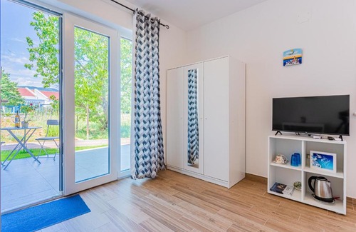 Cres House | New 4 star Room M&A in town Cres