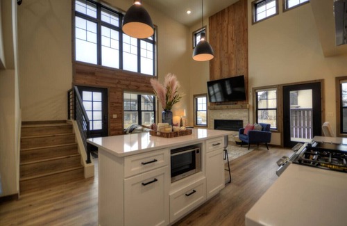 Red Lodge House | New! 5 BR w/Rooftop Hot tub