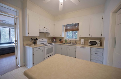 Murfreesboro Apartment | NEW! 9 min walk to the square or MTSU! On Main St!