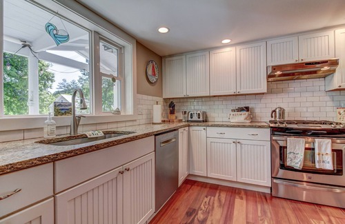 Williamsville House | *New!* A Lovely VT Home with a Hot Tub, Near Rock River and Skiing