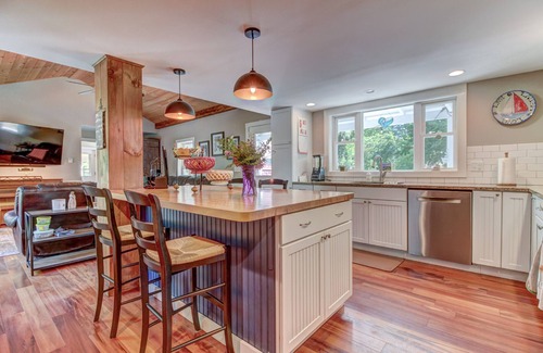 Williamsville House | *New!* A Lovely VT Home with a Hot Tub, Near Rock River and Skiing