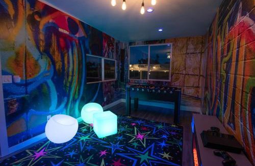 Golden Hill House | NEW Amazing Paradiso Urbano – POOL;SPA;GAMEROOM