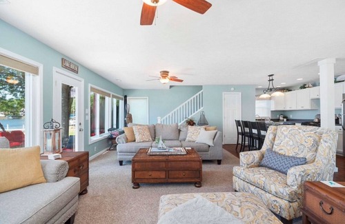 North Webster Cottage | New - Anchor Inn, a Charming Lake Cottage @ Webster Lake