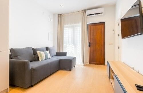 Los Remedios Apartment | New and bright Triana Niebla Apartment in Seville