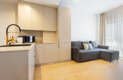 Los Remedios Apartment | New and bright Triana Niebla Apartment in Seville
