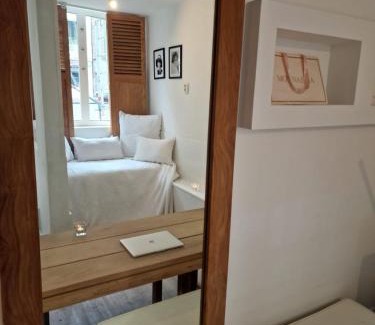 Burgwallen Nieuwe Zijde Apartment | New Apartment in the Heart of Amsterdam