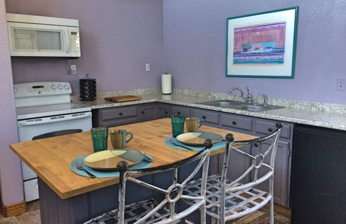 Clay Springs Apartment | New! Artistic Studio Retreat that is Quiet & Relaxing, Bordering National Fores