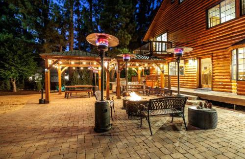 Big Bear House | New! Bearadise Frank's Fort Mountain Estate