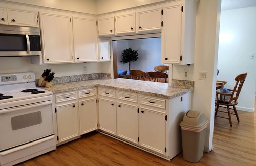 Hot Springs Village House | NEW! Beautiful 10-Guest Golf Retreat on the 16th hole of the Desoto Golf Course