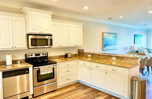 Lake Hamilton Condo | New Beautiful Lake Condo with 180°Lakefront View-Main Channel, Central Location!