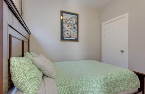 Dudley - Brunswick King Apartment | NEW! Boston Condo Near MBTA, 3 Mi to Fenway! (U2)