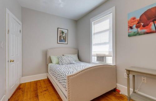 Dudley - Brunswick King Apartment | NEW! Boston Condo Near MBTA, 3 Mi to Fenway! (U2)