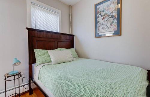 Dudley - Brunswick King Apartment | NEW! Boston Condo Near MBTA, 3 Mi to Fenway! (U2)