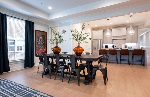 Prospect House | NEW Bourbon Trail, Downtown, Modern, Pets, Shops Local Dining, Fully Loaded