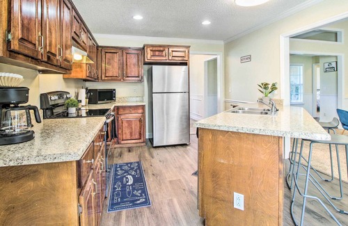 Hinesville House | NEW! Bright Hinesville Home w/ Yard: Pet Friendly!