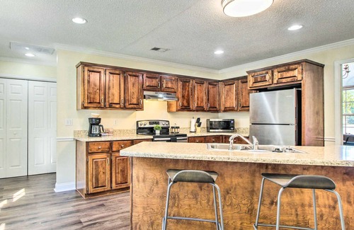 Hinesville House | NEW! Bright Hinesville Home w/ Yard: Pet Friendly!