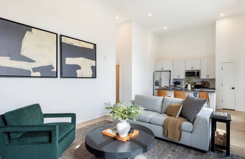 Nashville House | New Build Condo Walk to Dining, Nightlife & Music Near Midtown | The Heights