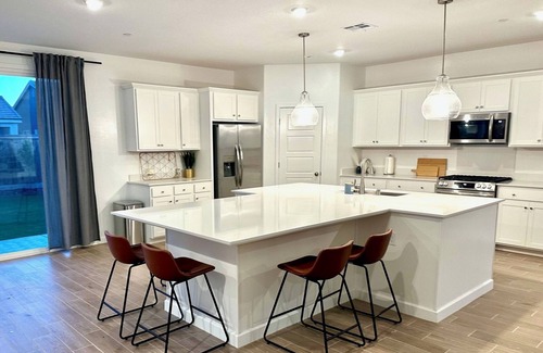 Clovis House | New Build, Modern Boho Chic Style- 2700 SF, 4B/3Ba