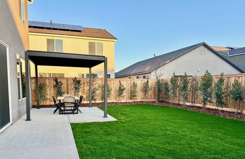 Clovis House | New Build, Modern Boho Chic Style- 2700 SF, 4B/3Ba