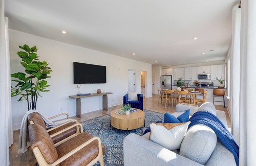 Nashville House | New Build Near Midtown, Germantown & Downtown Nashville Dining | Heights #305