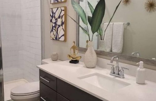 Sunset Farms Apartment | New Build Private Guest Suite Short & Long Term