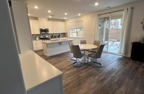 Roseville House | New Built pet corp/insurance Housing 24/7 access: ATTN: ALL new furniture by 7/3