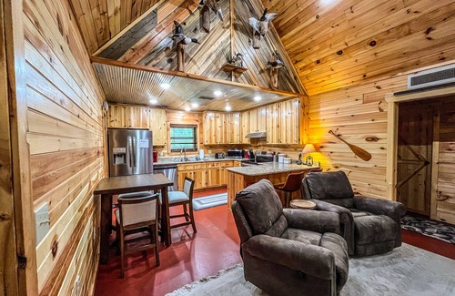 Mountain View Cabin | New Cabin just minutes from Sylamore Creek and close to town!
