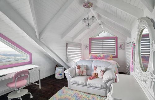 Jarabacoa Ski Chalet | New-CasitaDeLasFlores-View-Wifi-Jacuzzi-Jarabacoa