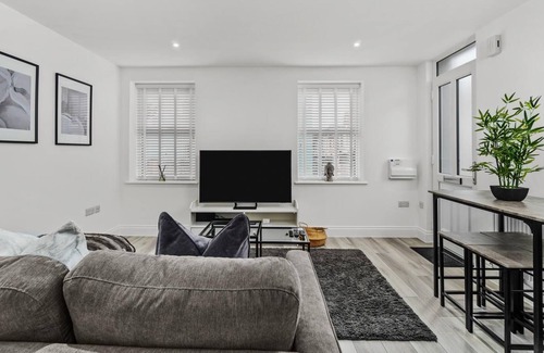 Plymouth Apartment | ★NEW Central Plymouth Apartment with Free Parking★