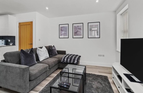 Plymouth Apartment | ★NEW Central Plymouth Apartment with Free Parking★