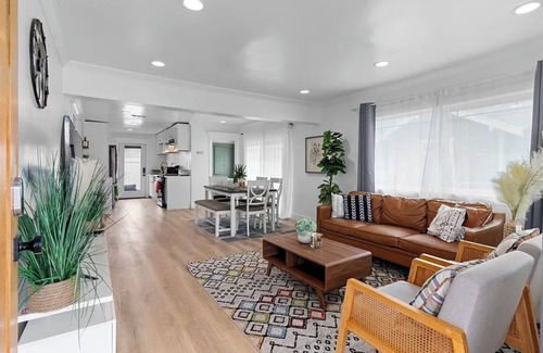 Eastside House | -NEW - Charming 3-bedroom house with WiFi and AC in awesome Long Beach